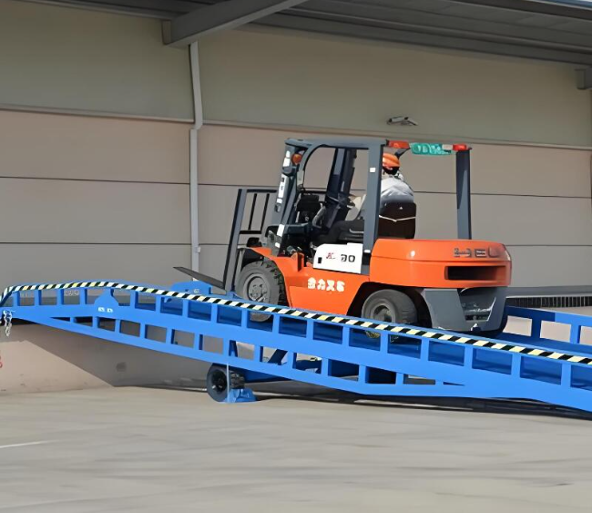 台江移动式卸货平台（叉车用）